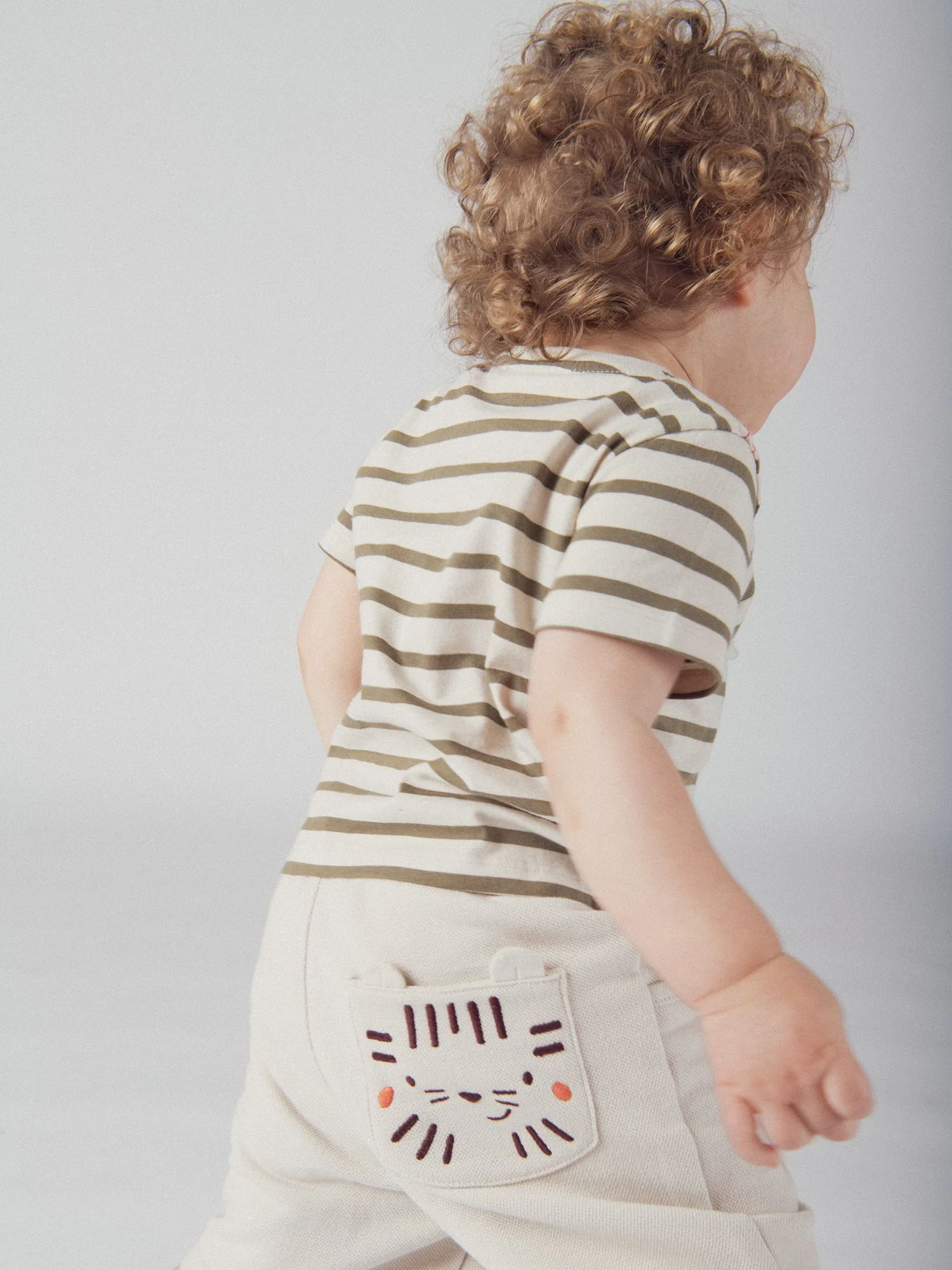Bermuda beige con stampa di "Tigre" per bambino - Image 4