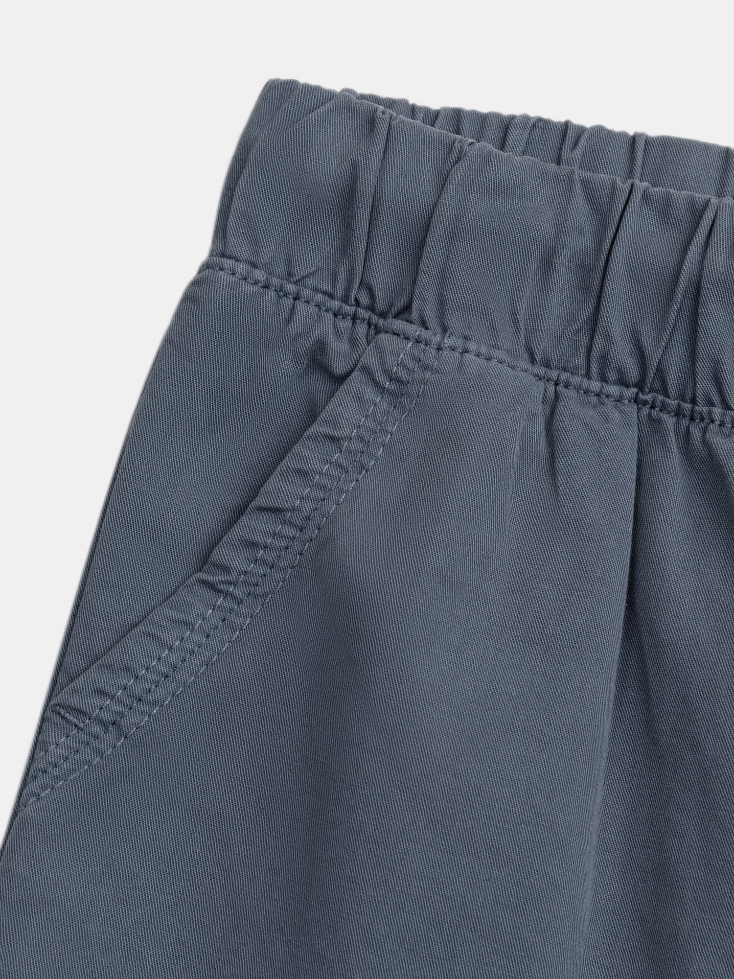 Bermuda blu con tasche frontali e posteriori per ragazzi - Image 2