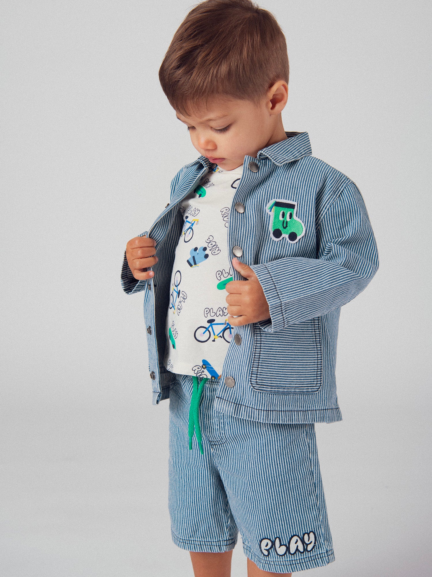 Bermuda in denim a righe "Play" blu e écru per bambino - Image 4