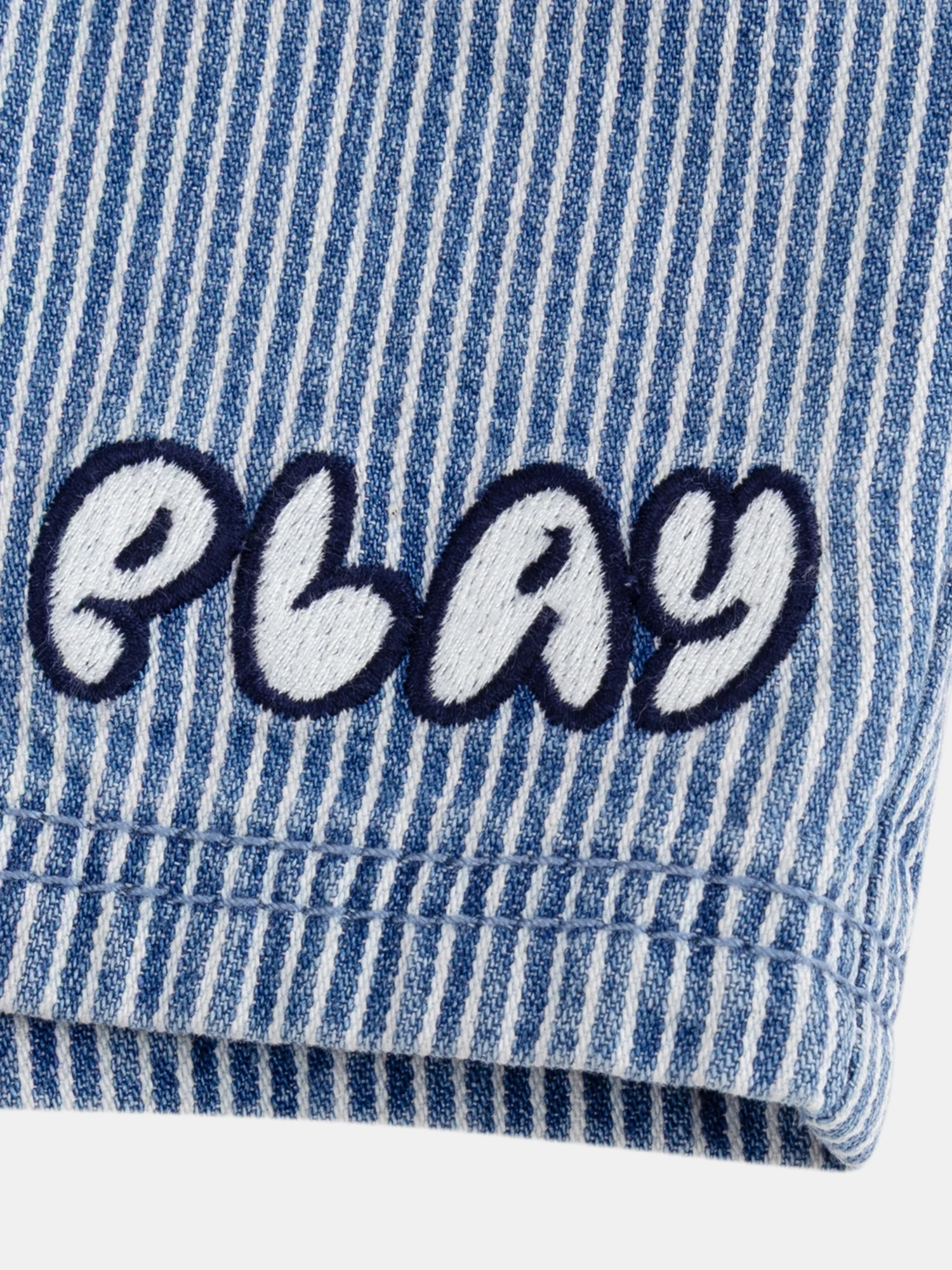 Bermuda in denim a righe "Play" blu e écru per bambino - Image 6
