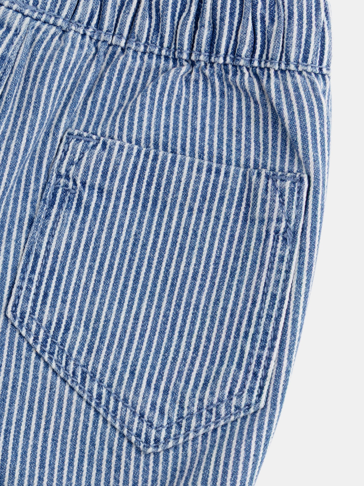 Bermuda in denim a righe "Play" blu e écru per bambino - Image 7