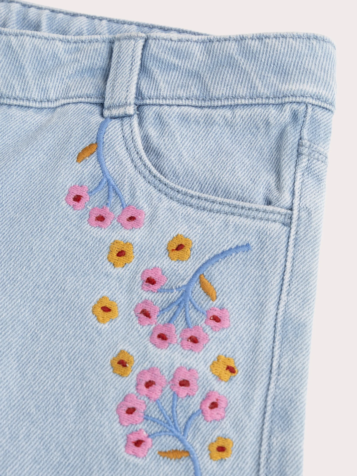 Bermuda ricamata in denim blu chiaro - Image 3