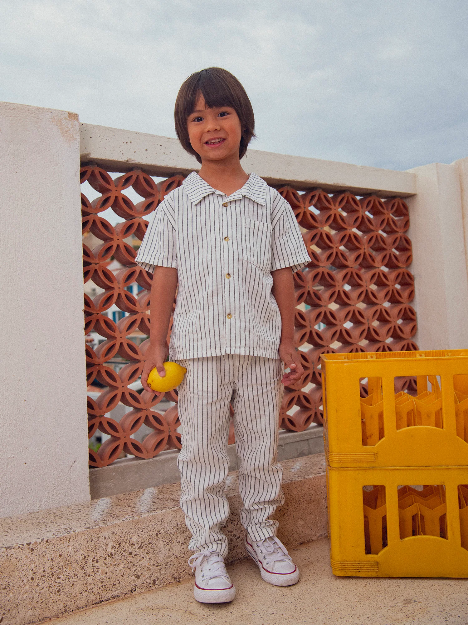 Camicia a righe ecru a maniche corte per bambino - Image 3