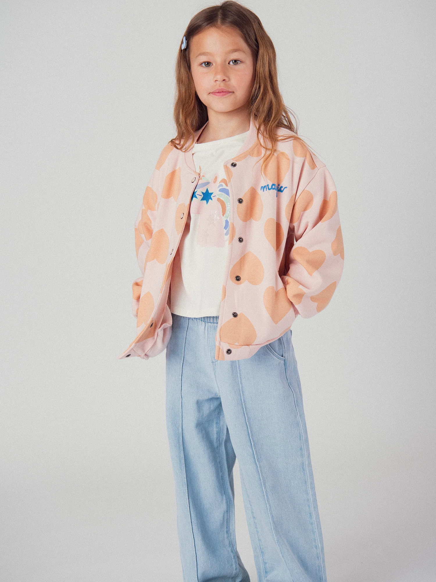 Cardigan rosa con stampa a cuore per bambine - Image 2