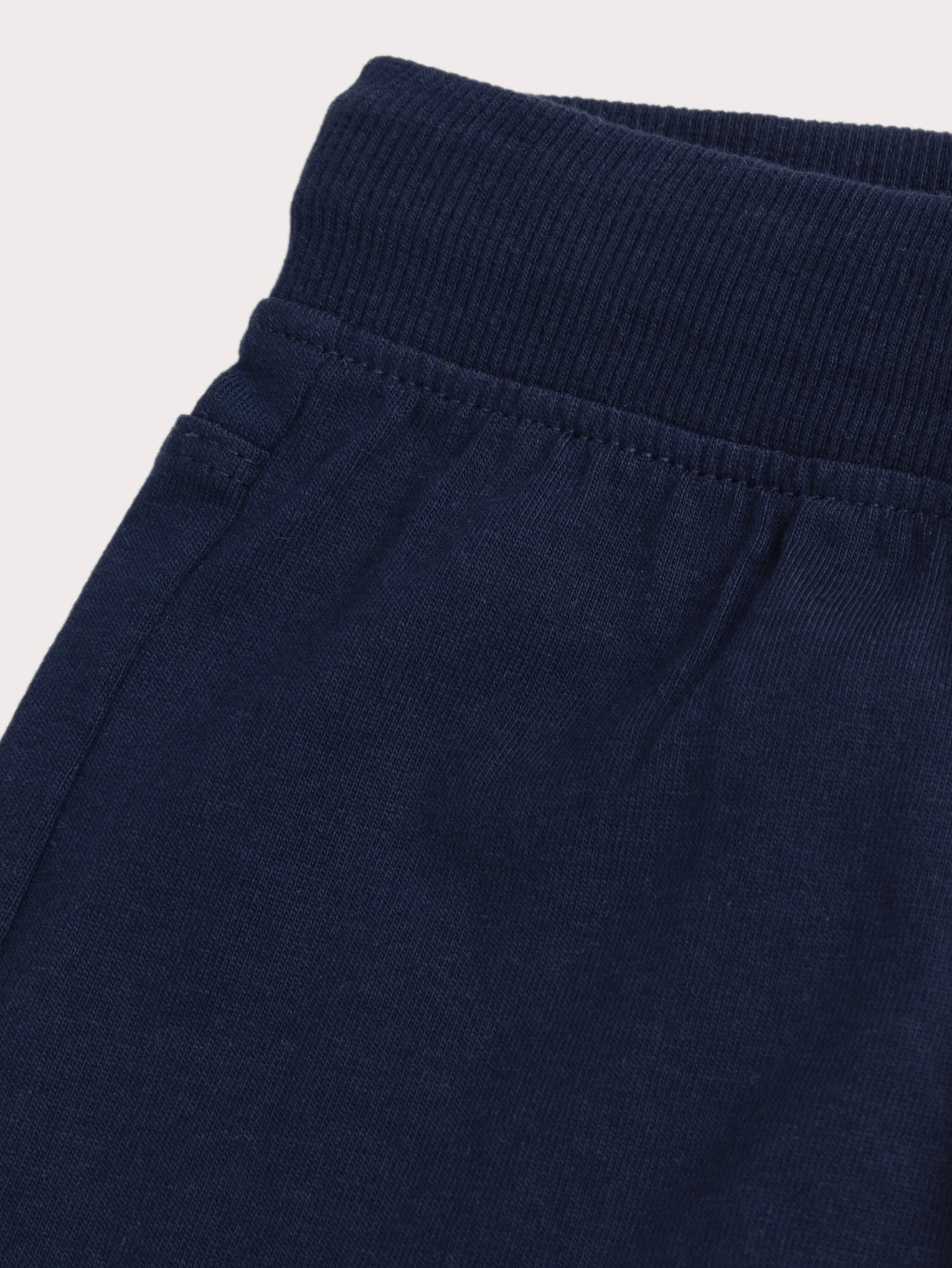 Completo maglietta con stampa squalo e pantaloni corti blu navy - Image 7