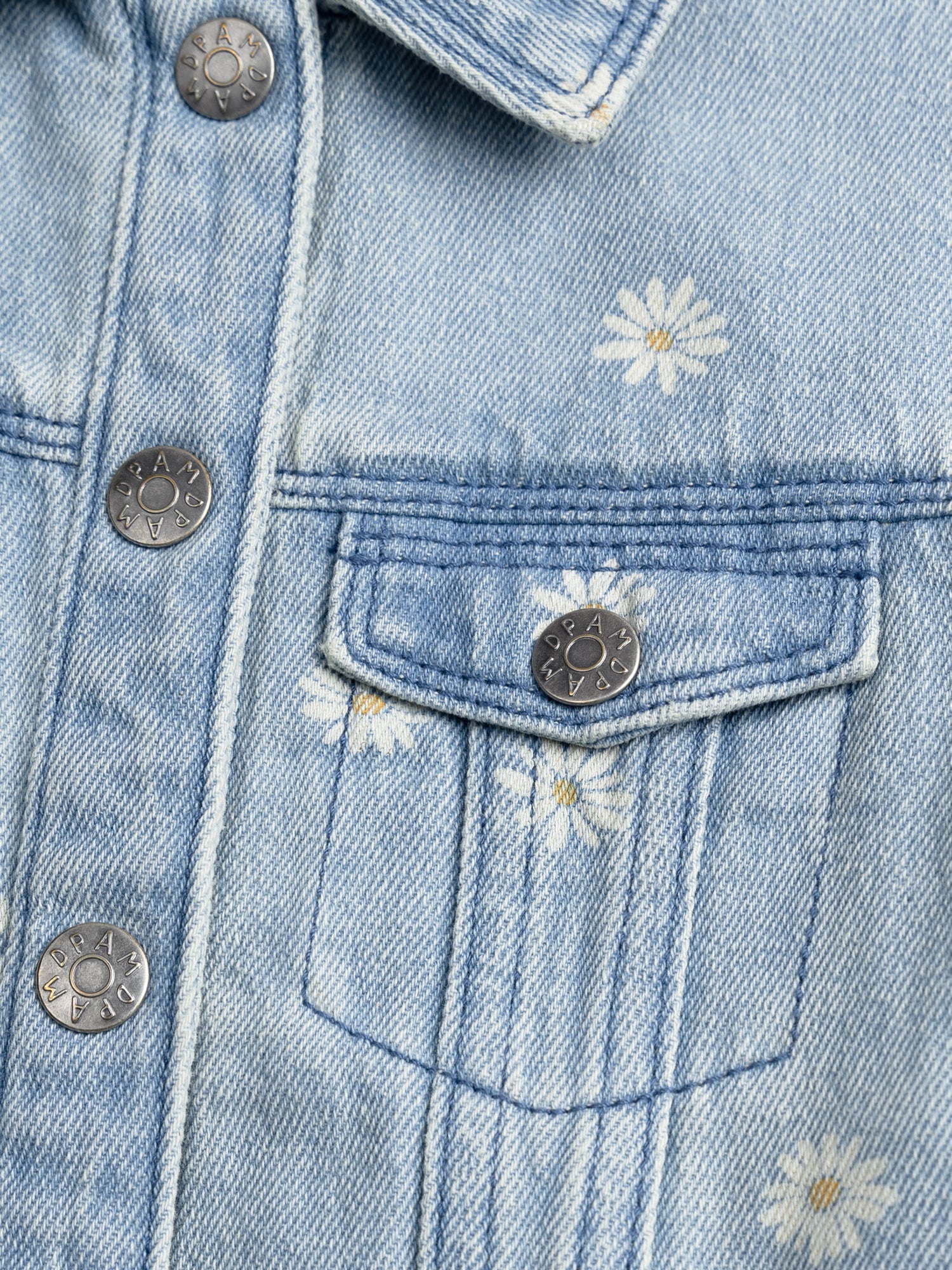 Giacca in Denim Chiaro con Ricami di Fiori per Ragazze - Image 5