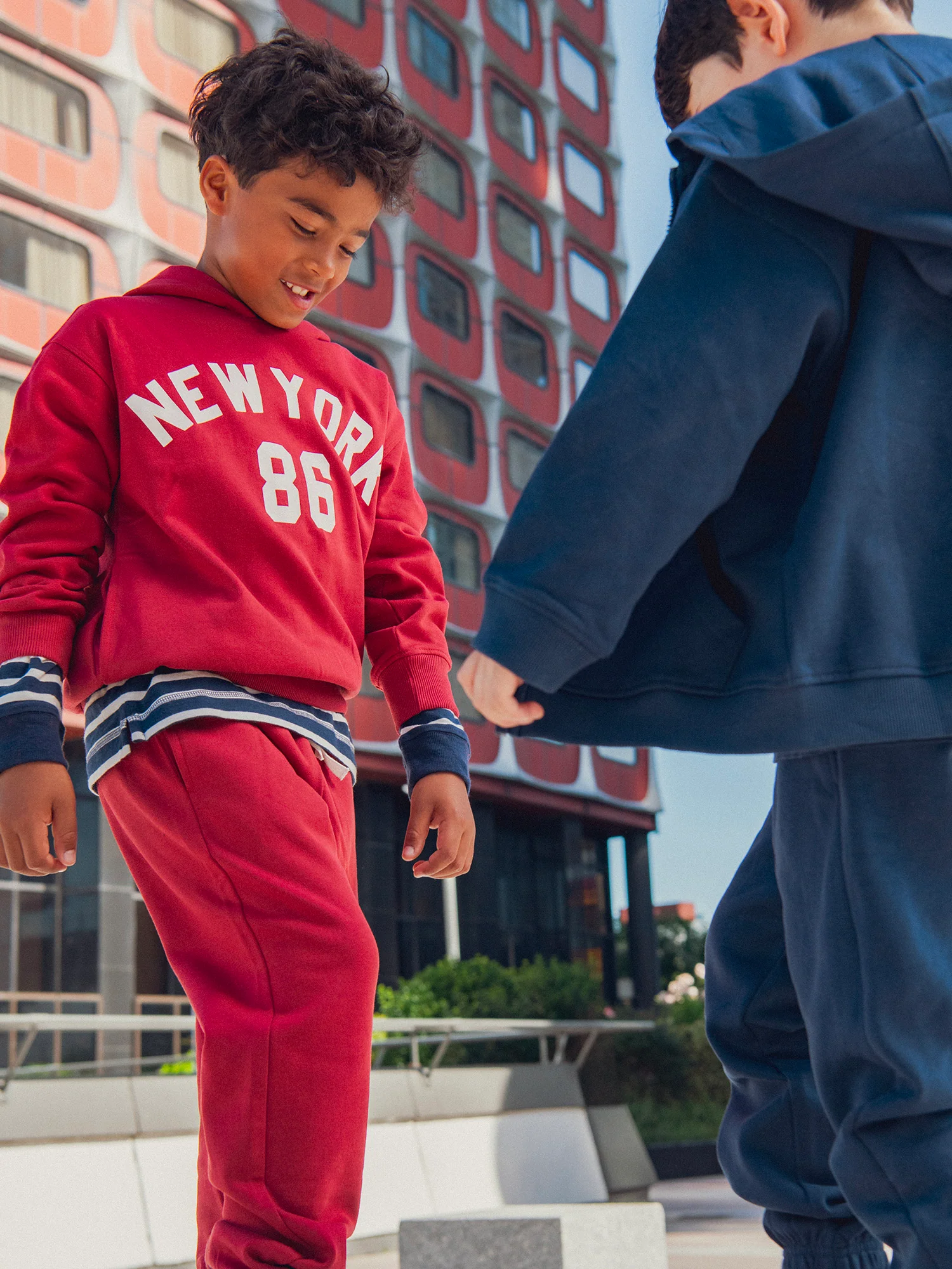 Haute de jogging rouge à capuche pour garçon - Image 3