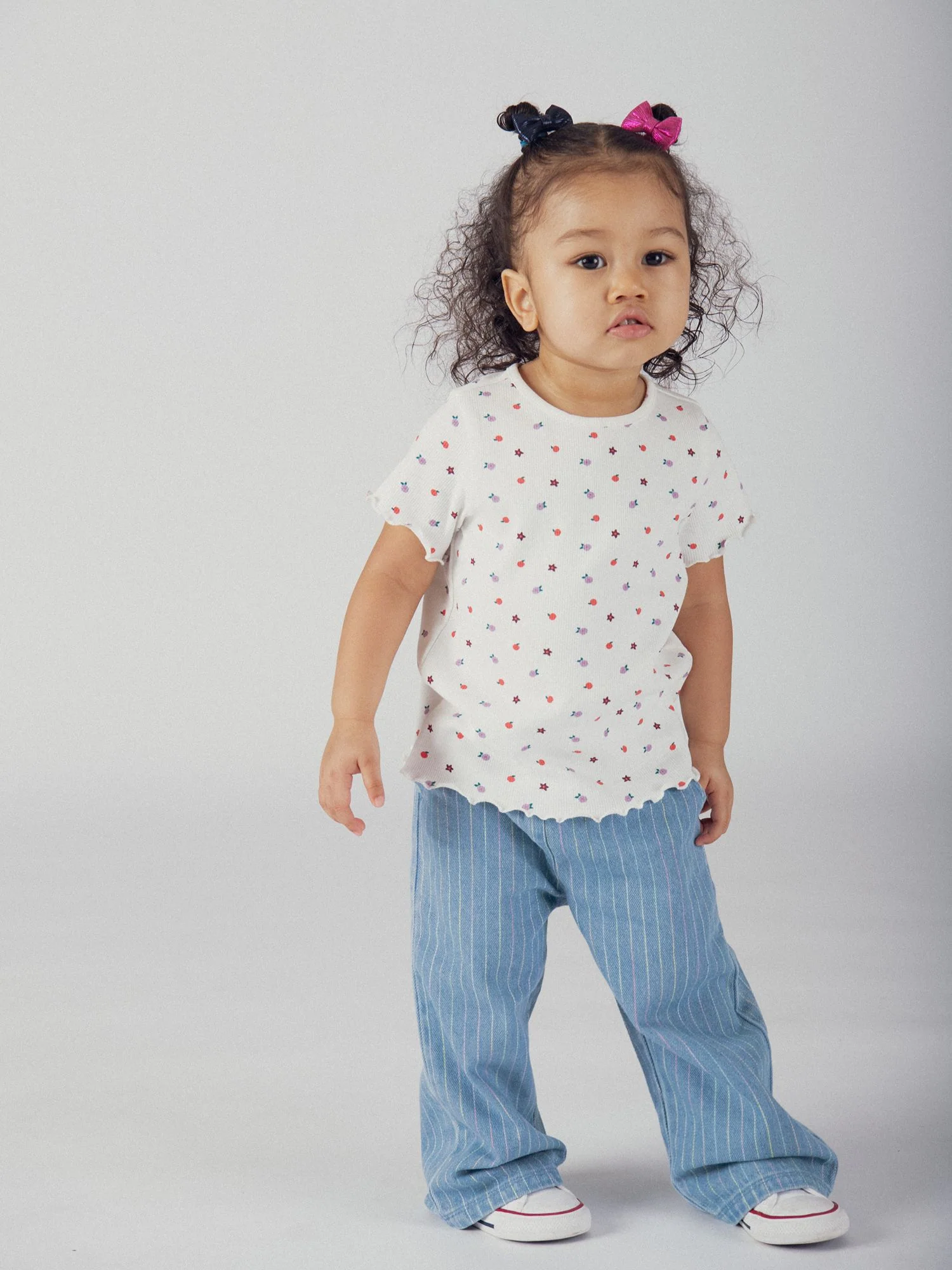 Pantaloni in denim leggero a righe per bambine - Image 2