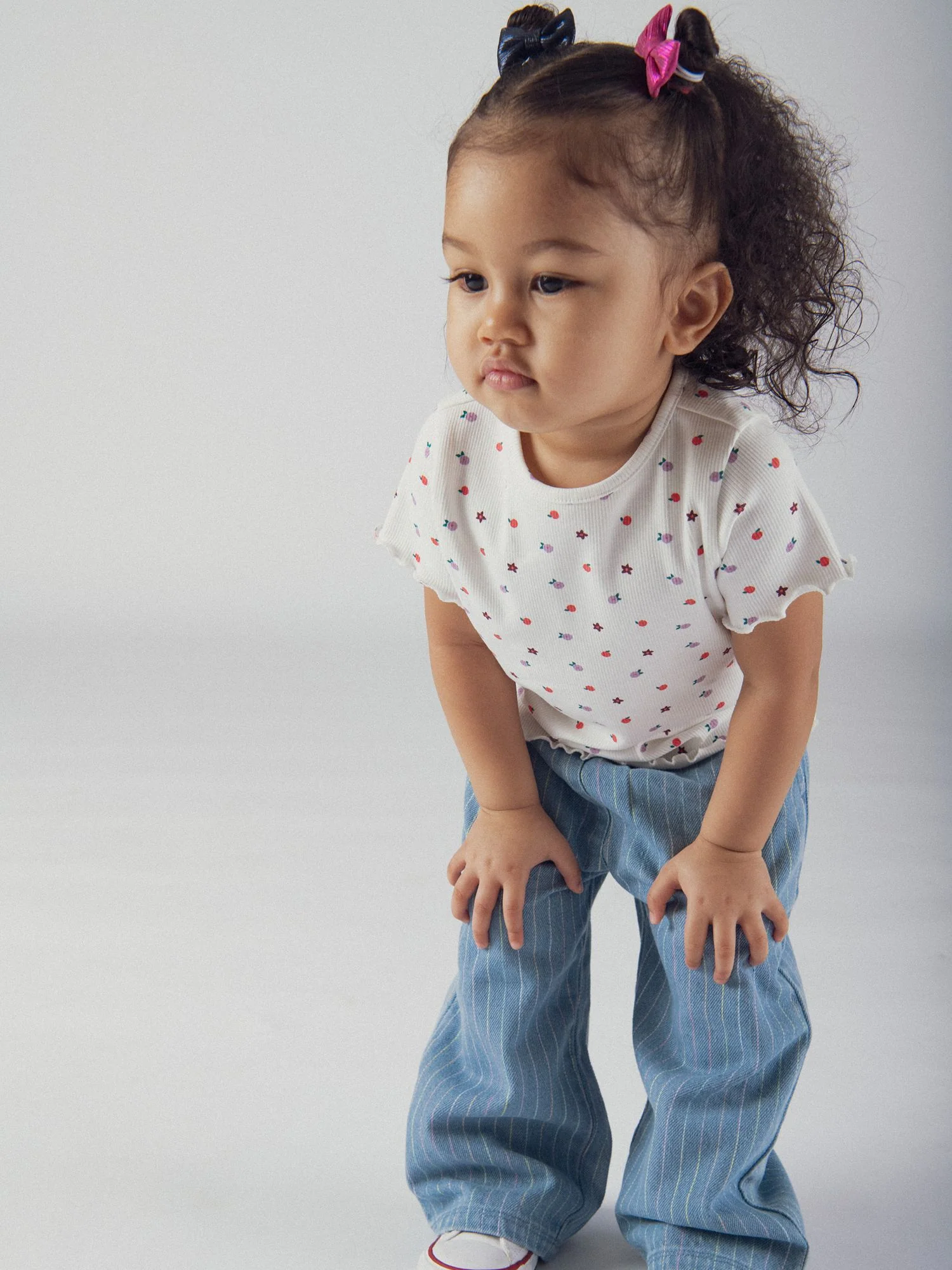 Pantaloni in denim leggero a righe per bambine - Image 3