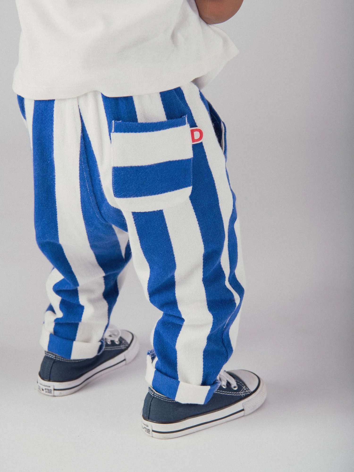Pantaloni a righe blu e bianchi per bambino - Image 8