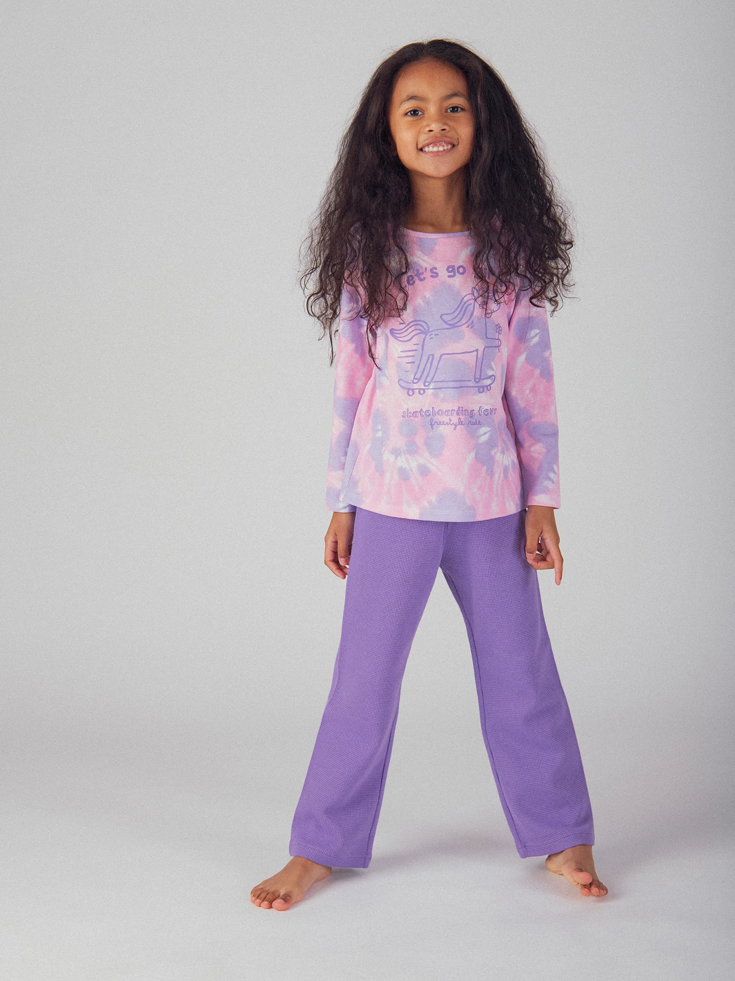 Pigiama Tie-Dye Viola con Motivo 'Pony Skateboarding Fever' per Ragazze - Image 3
