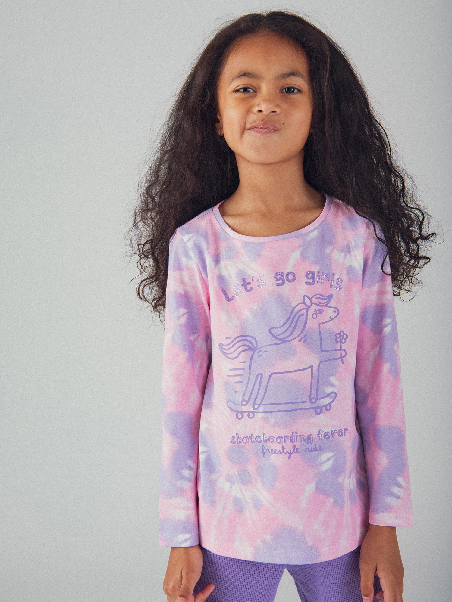 Pigiama Tie-Dye Viola con Motivo 'Pony Skateboarding Fever' per Ragazze - Image 4