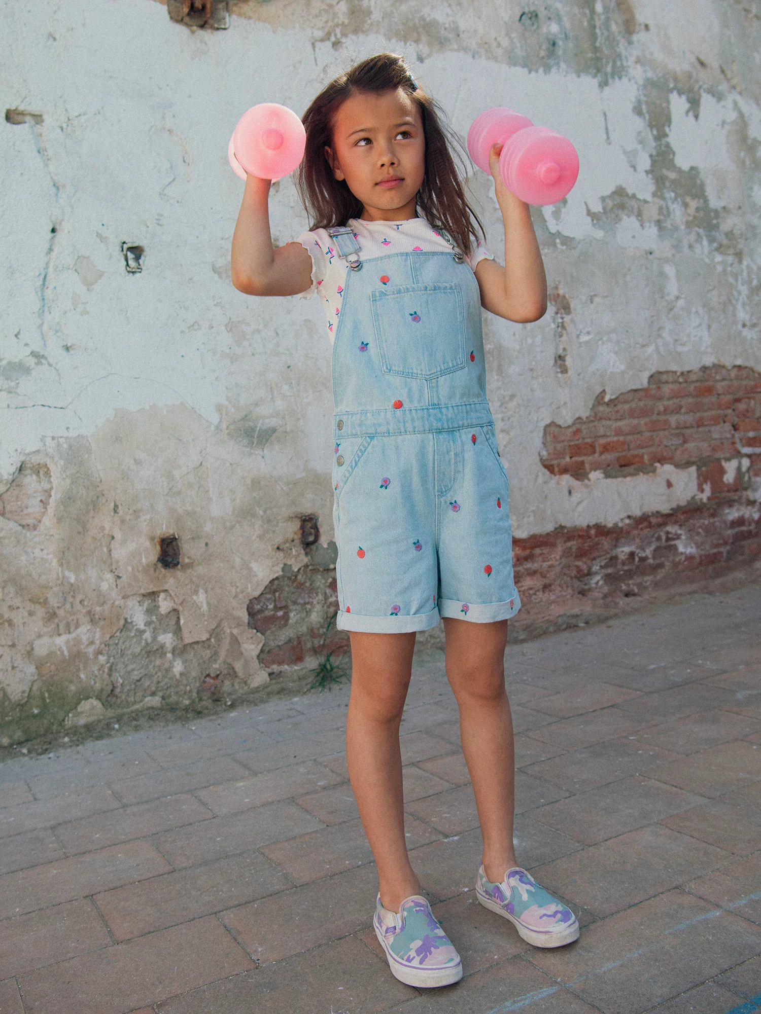Salopette in denim ricamata per ragazze - Image 3