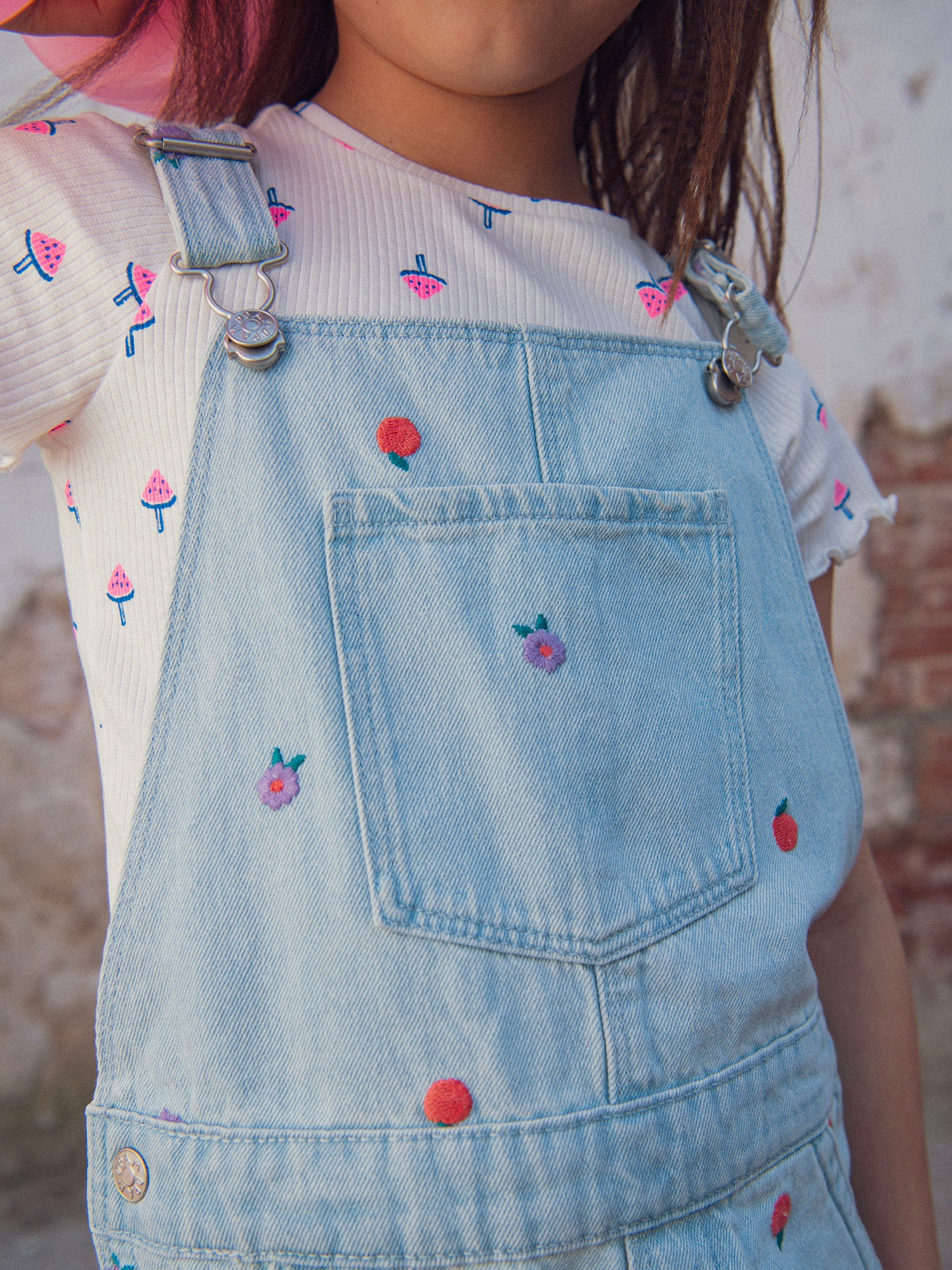 Salopette in denim ricamata per ragazze - Image 4