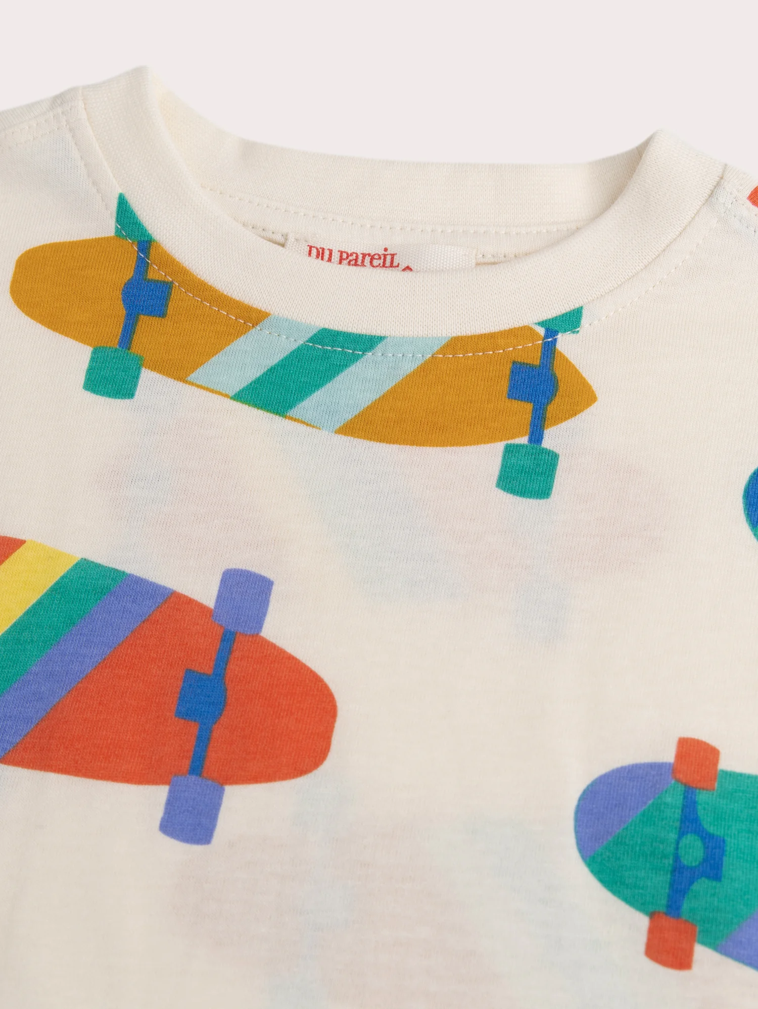 Set T-Shirt con stampa skateboard e pantaloni corti senape - Image 4
