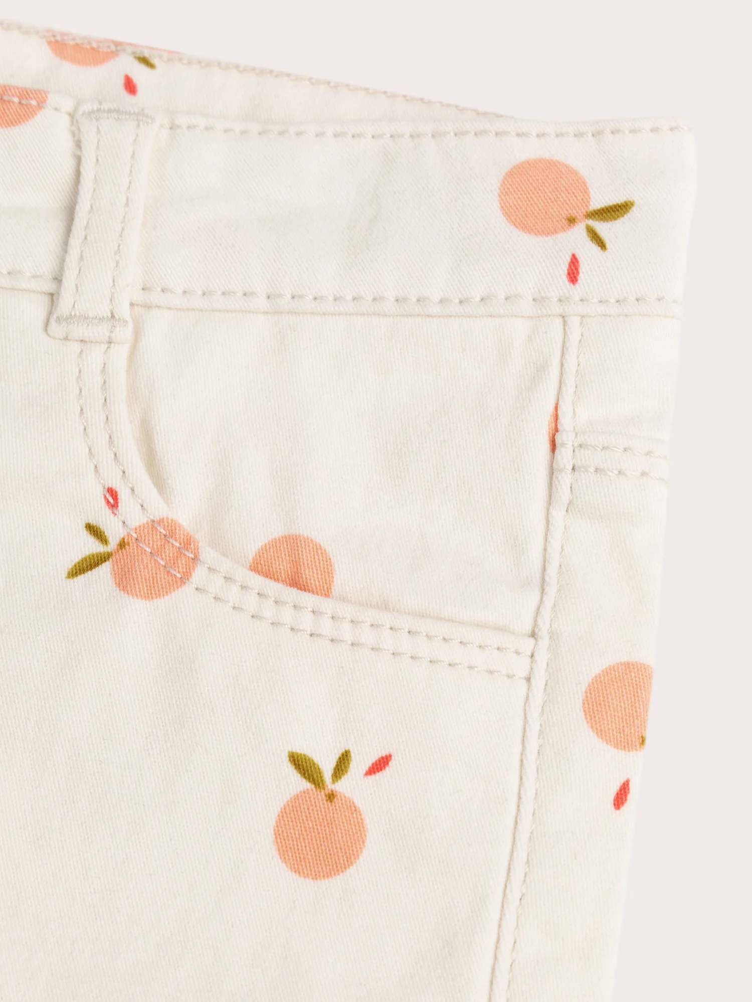 Short beige con stampa di frutta - Image 2
