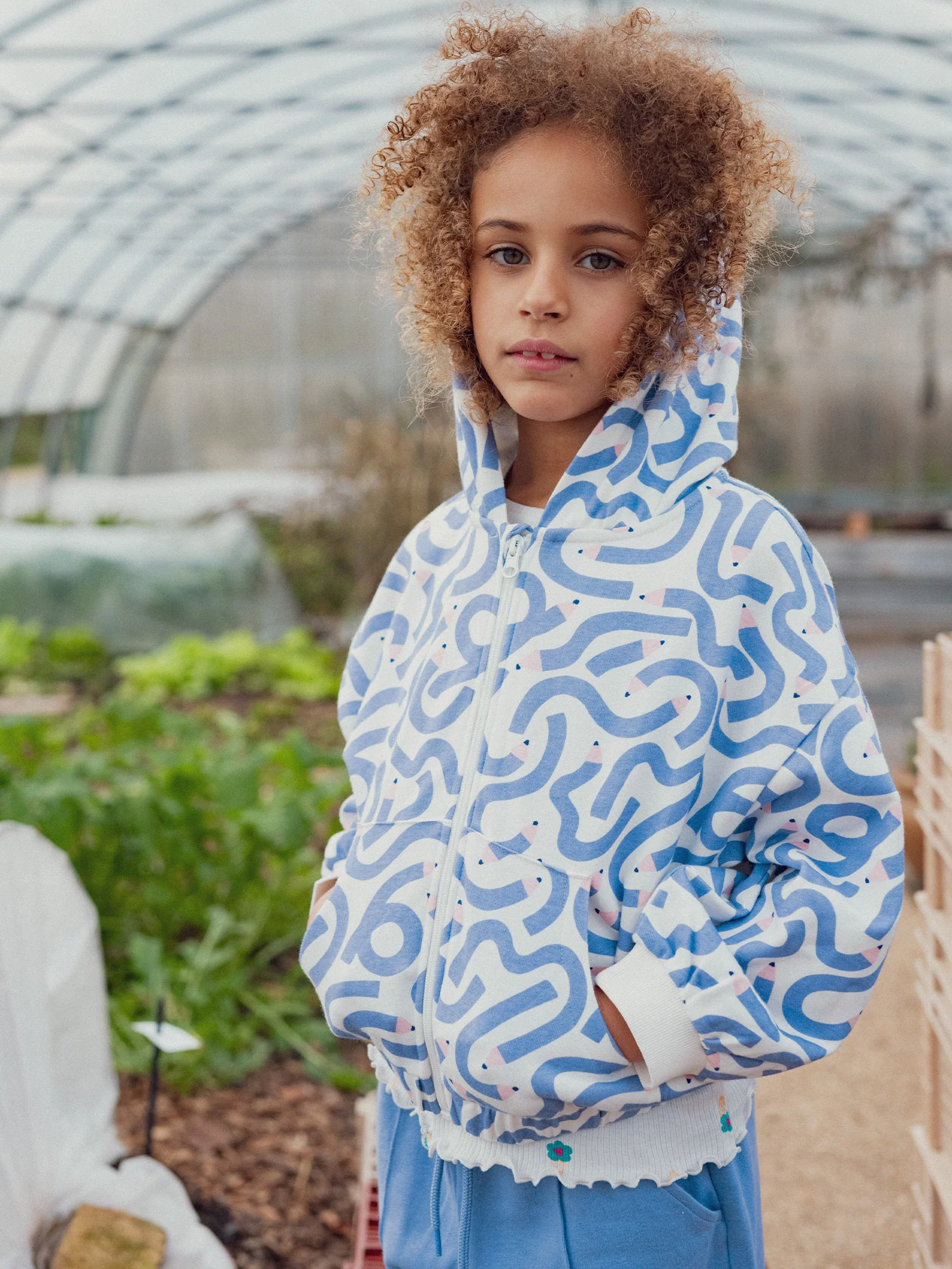 Sweatshirt ecru con stampa a matita per ragazze - Image 2