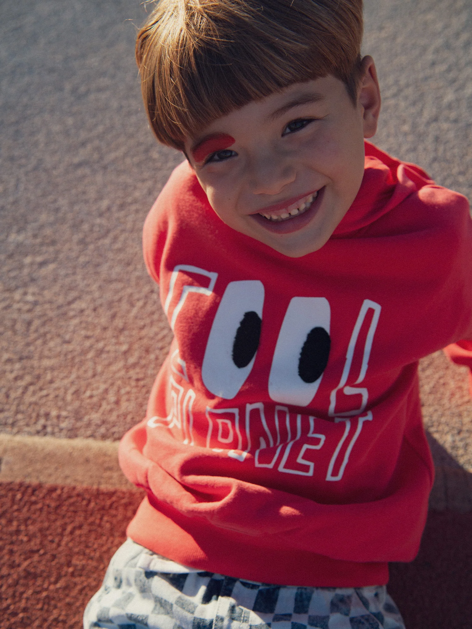 Sweatshirt rosso con animazione e cappuccio per ragazzi - Image 6