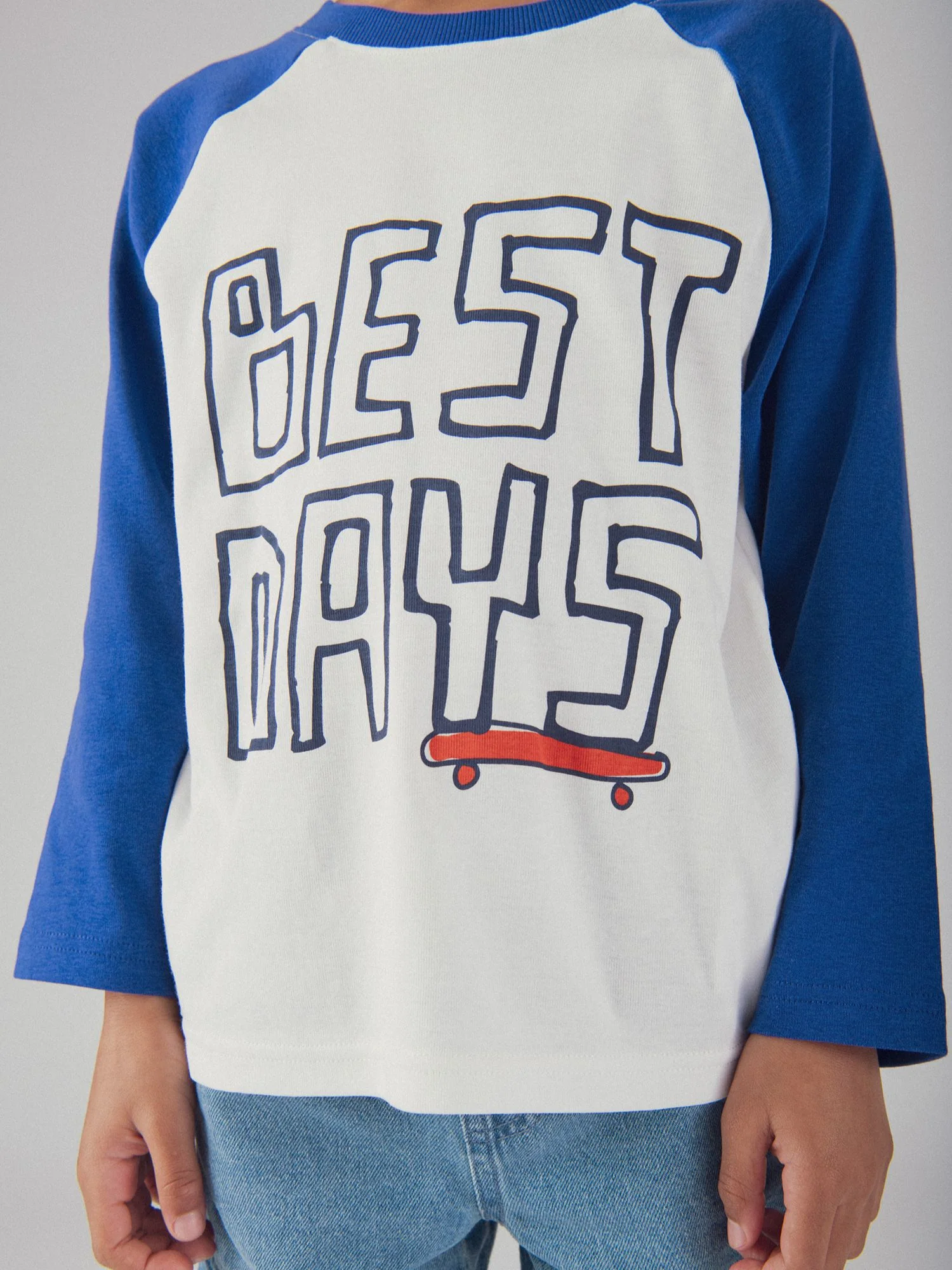 T-shirt a Maniche Lunghe Blu e Bianca per Ragazzo - Image 4