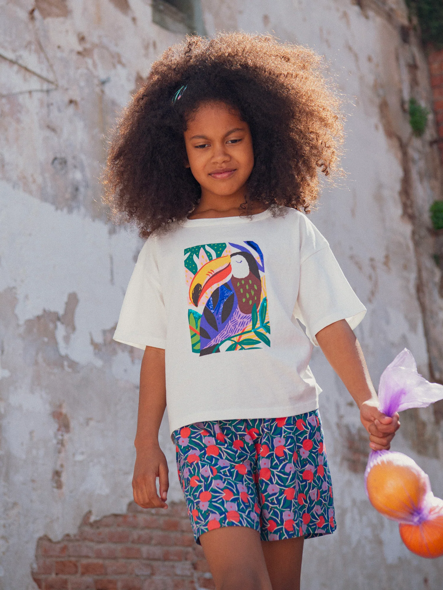 T-shirt ecru con animazione tucano per ragazze - Image 3