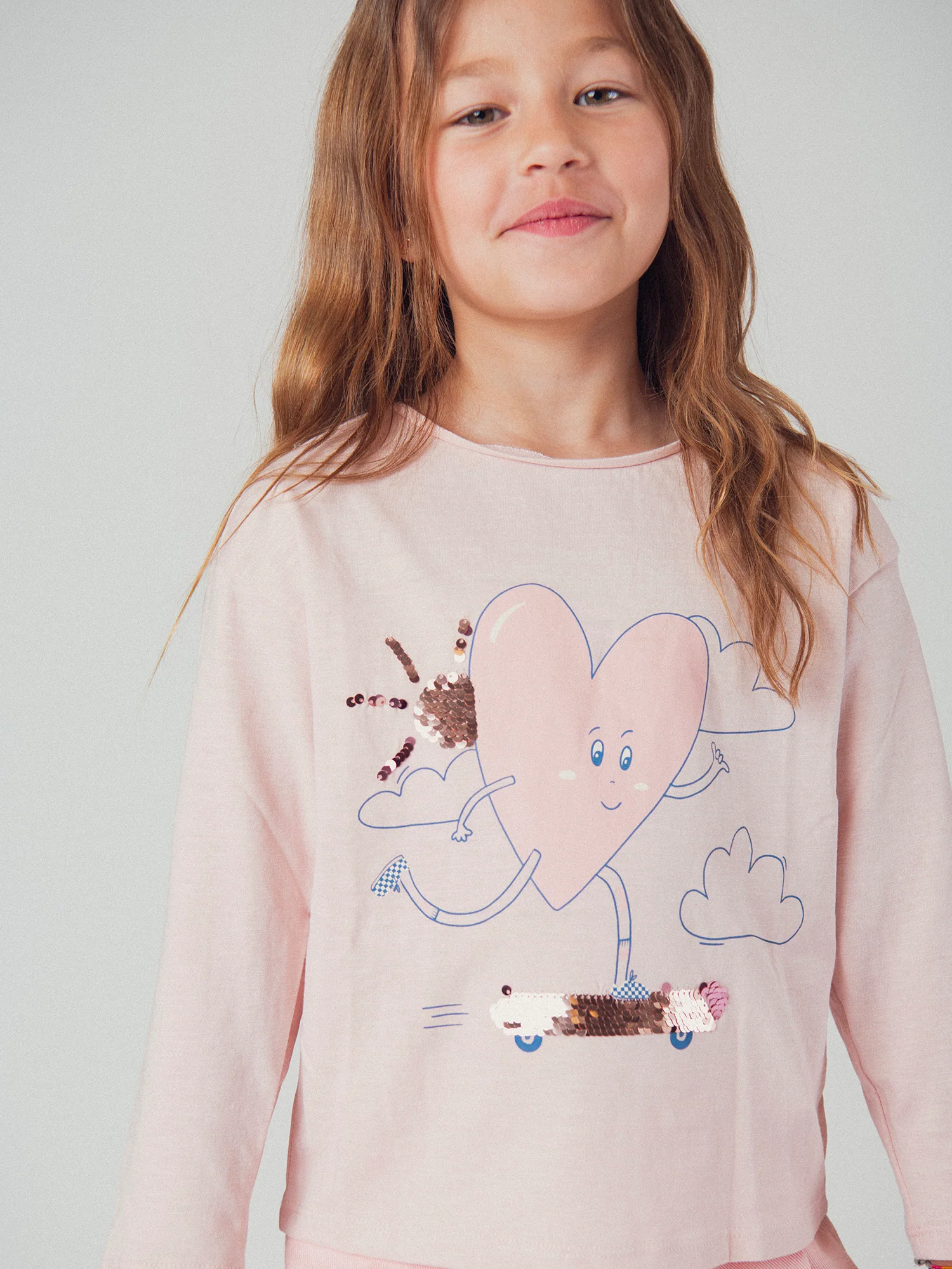 T-shirt rosa chiaro con animazione cuore per ragazze - Image 3