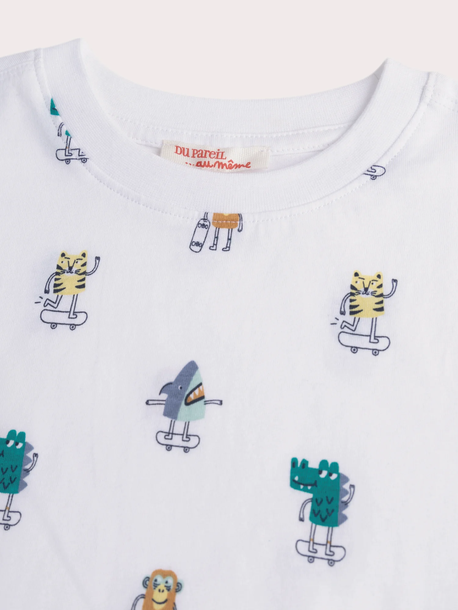 T-shirt a maniche corte bianca con stampa di animali - Image 2