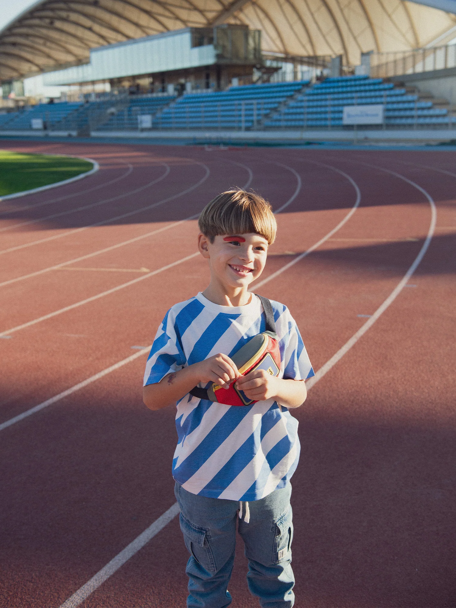 T-shirt a righe ecru e blu a maniche corte per bambini - Image 2