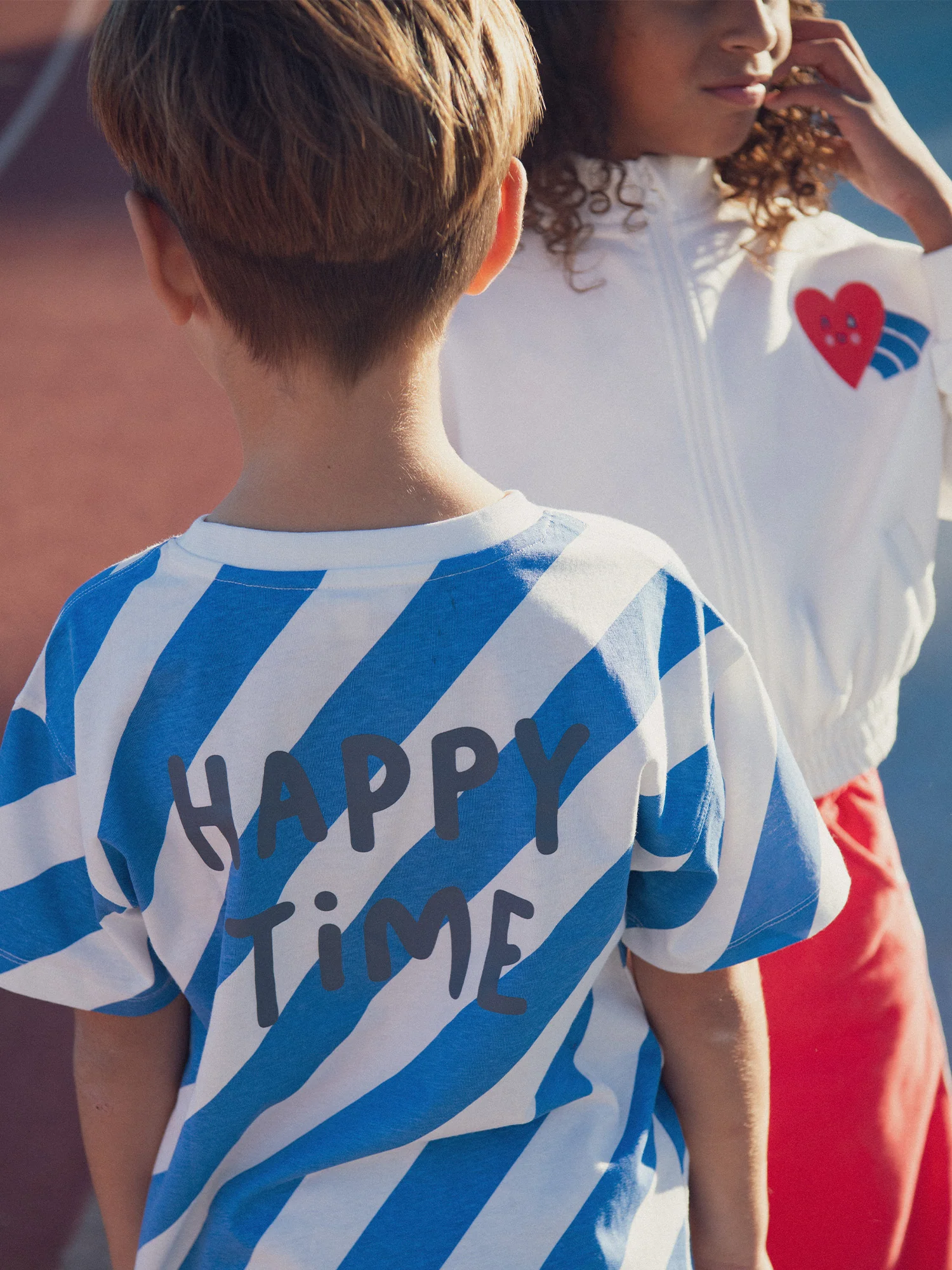 T-shirt a righe ecru e blu a maniche corte per bambini - Image 4