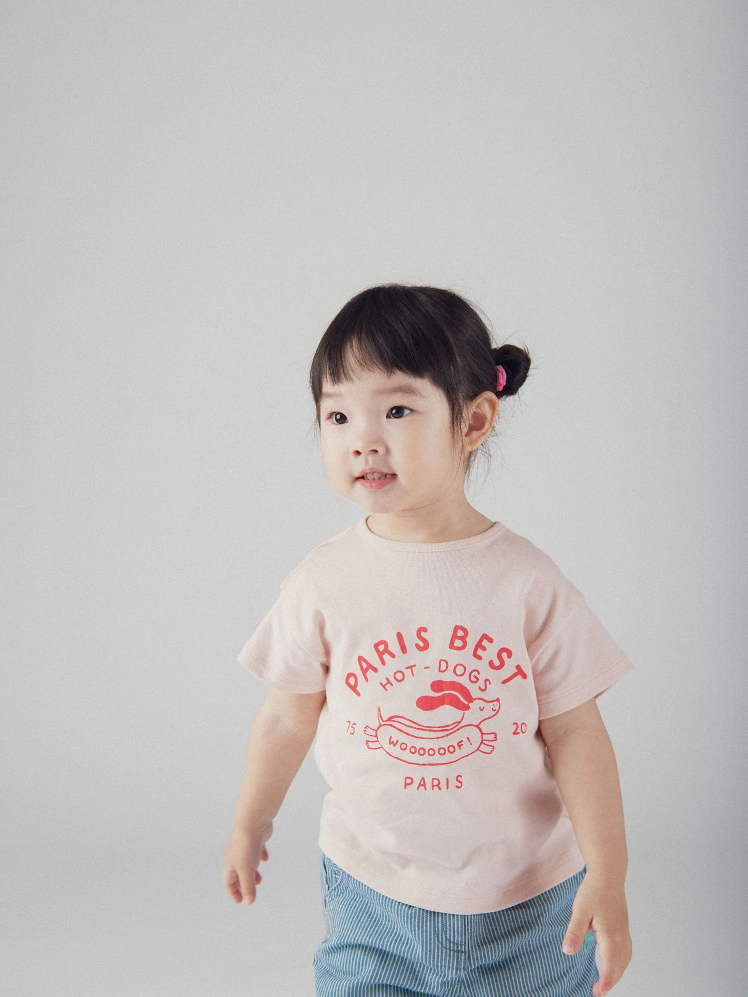 T-shirt rosa con motivo "Paris Hot-Dogs" per bebè femmina - Image 3