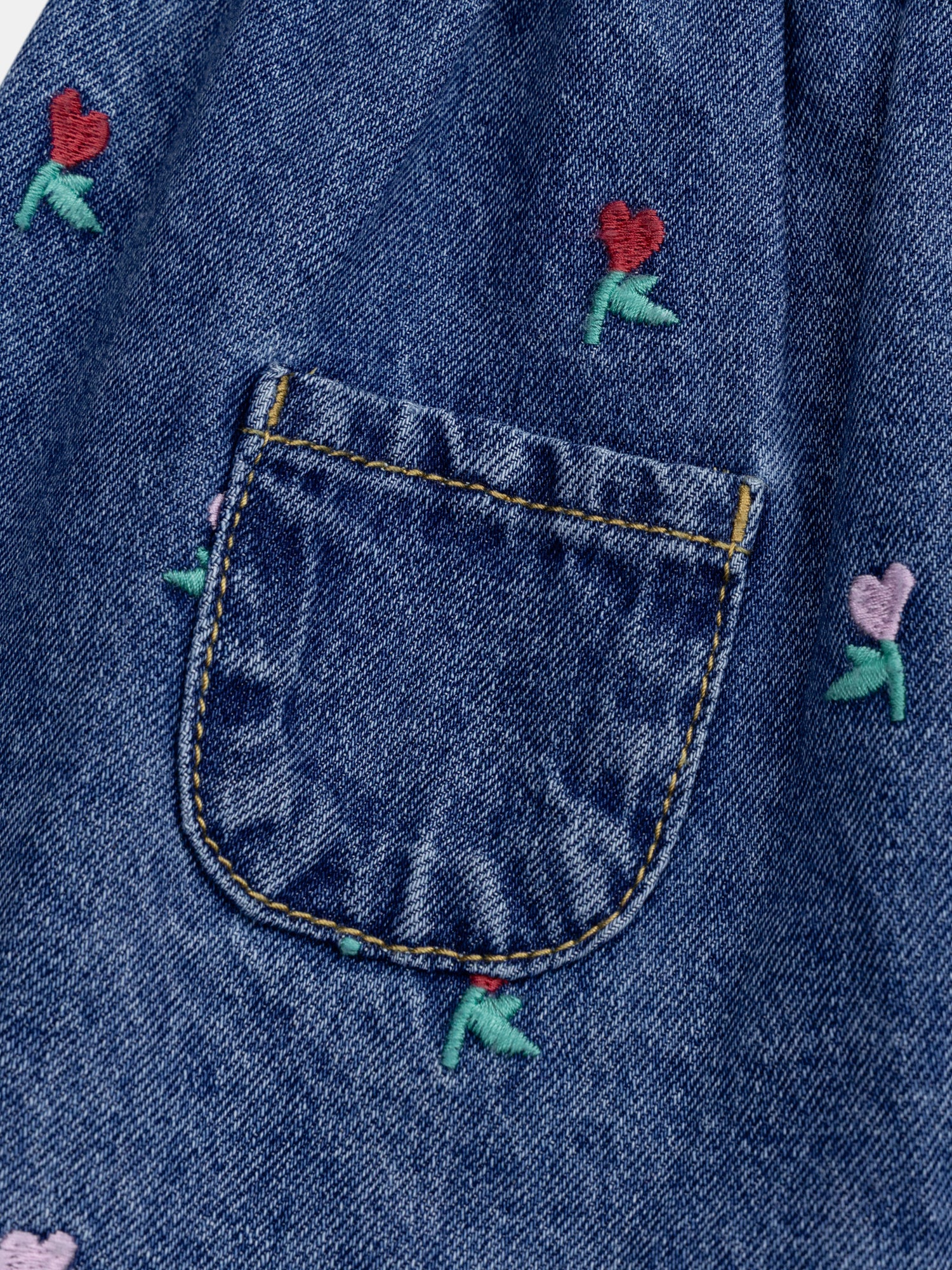 Vestito in denim con ricami di cuori floreali per bebè femmina - Image 2