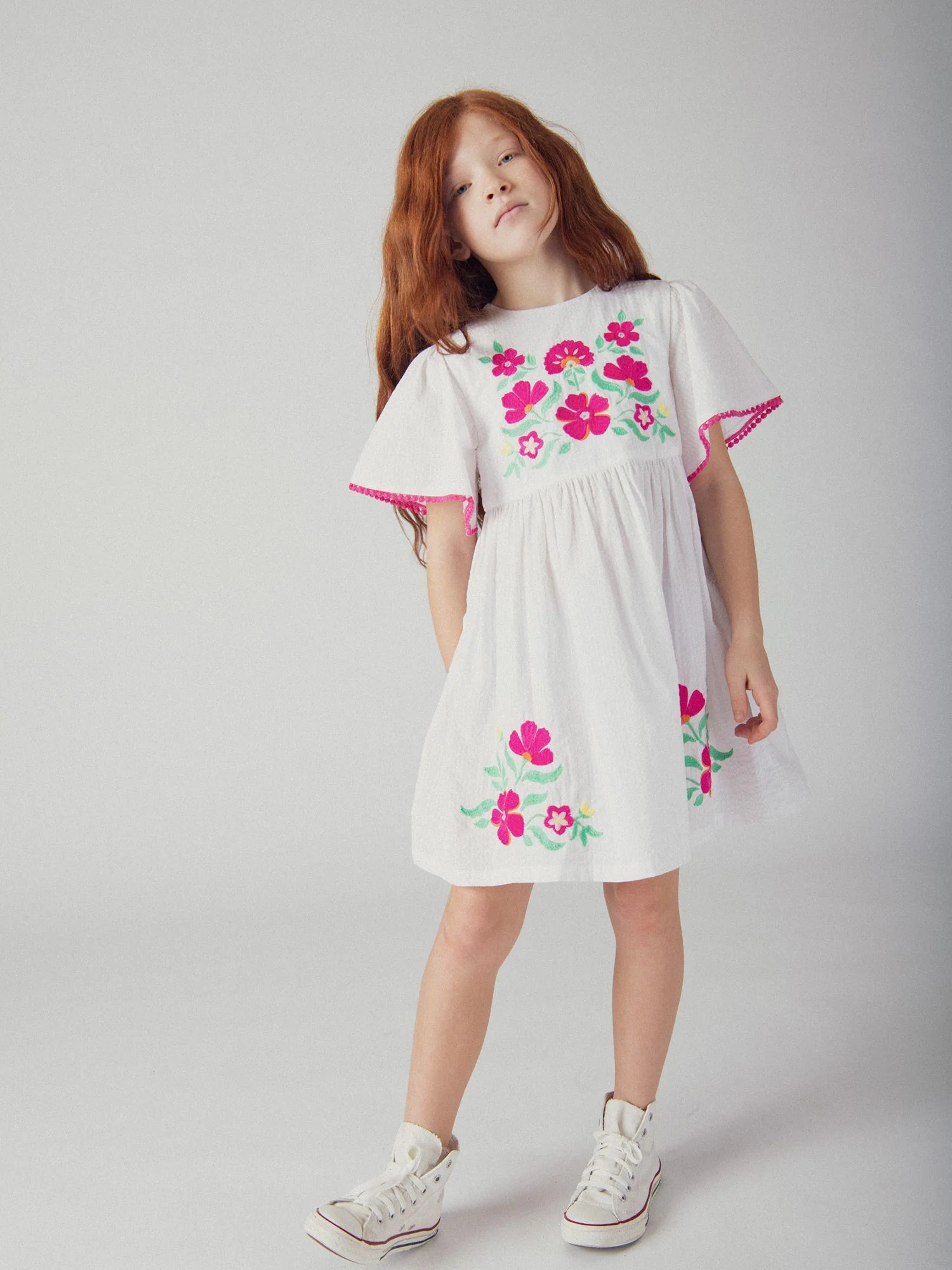 Vestito bianco con ricami floreali per ragazze - Image 2